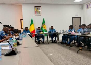 Directeur général des Douanes maliennes Cheickna Amala Diallo lors d’une rencontre avec le personnel