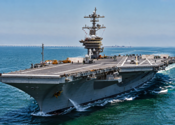 Les États-Unis redéploient l’USS George Washington vers le Moyen-Orient