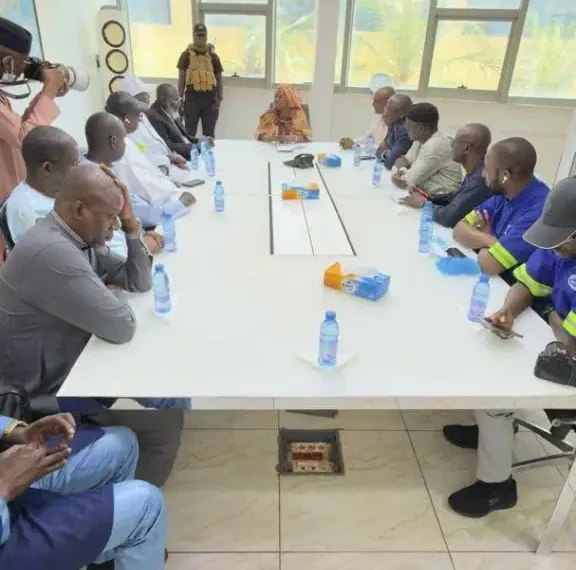 Promotion de l’Entreprenariat : La Ministre Oumou SALL SECK à la découverte de l’entreprise SONALIM