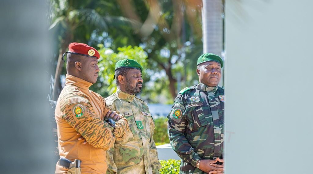Tentative de déstabilisation à Niamey : L’AES salue la bravoure des forces loyalistes et appelle à la vigilance