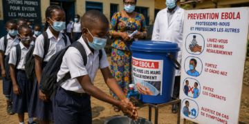 En RDC, les écoles rouvrent malgré Ebola. Découvrez les mesures sanitaires, le dispositif scolaire et les revendications des enseignants congolais.