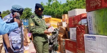 La Douane nigérienne saisit 518 cartons de produits pharmaceutiques et des cigarettes de contrebande à Maradi. Découvrez les détails de l’opération.