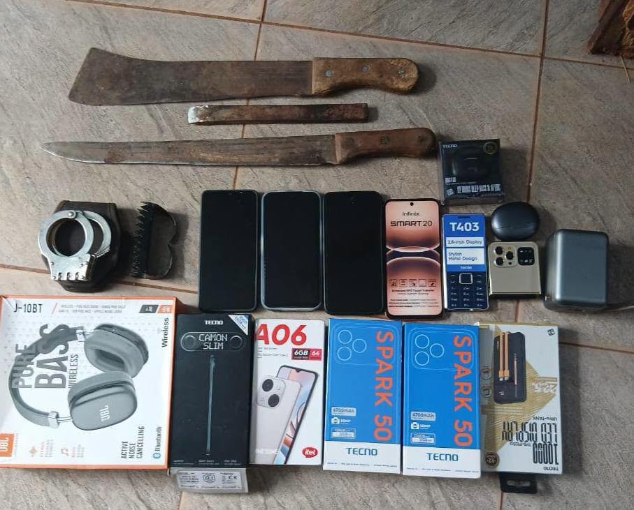 La Police de Koutiala interpelle deux présumés cambrioleurs et récupère des téléphones, une moto et d’autres objets. Découvrez les détails de l’opération.