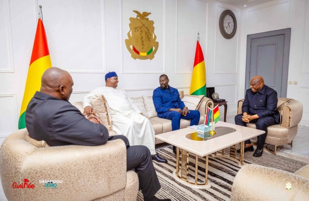 Guinée et Gambie renforcent leur coopération et la protection de leurs ressortissants. Découvrez les principaux engagements de Doumbouya et Barrow.