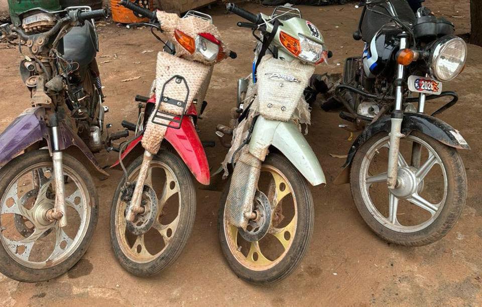 À Bamako, huit suspects ont été interpellés pour vol et recel de motos et téléphones. Découvrez les détails de l’opération menée à Sogoniko.