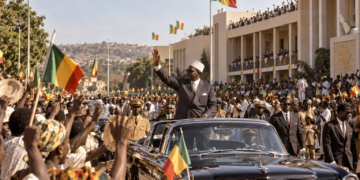 Découvrez l’histoire de l’indépendance du Mali : Modibo Keïta, Fédération du Mali, séparation avec le Sénégal et naissance de la République en 1960.