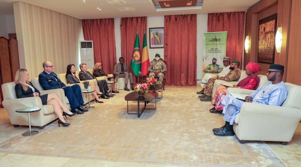 Fin de mission diplomatique : Le Général Assimi GOÏTA reçoit l’Ambassadrice des États-Unis en audience d’adieu​