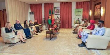 Fin de mission diplomatique : Le Général Assimi GOÏTA reçoit l’Ambassadrice des États-Unis en audience d’adieu​
