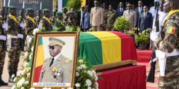 Le Mali rend un dernier hommage au Général Mahamane Touré lors de funérailles nationales à Bamako. Découvrez les temps forts de la cérémonie.