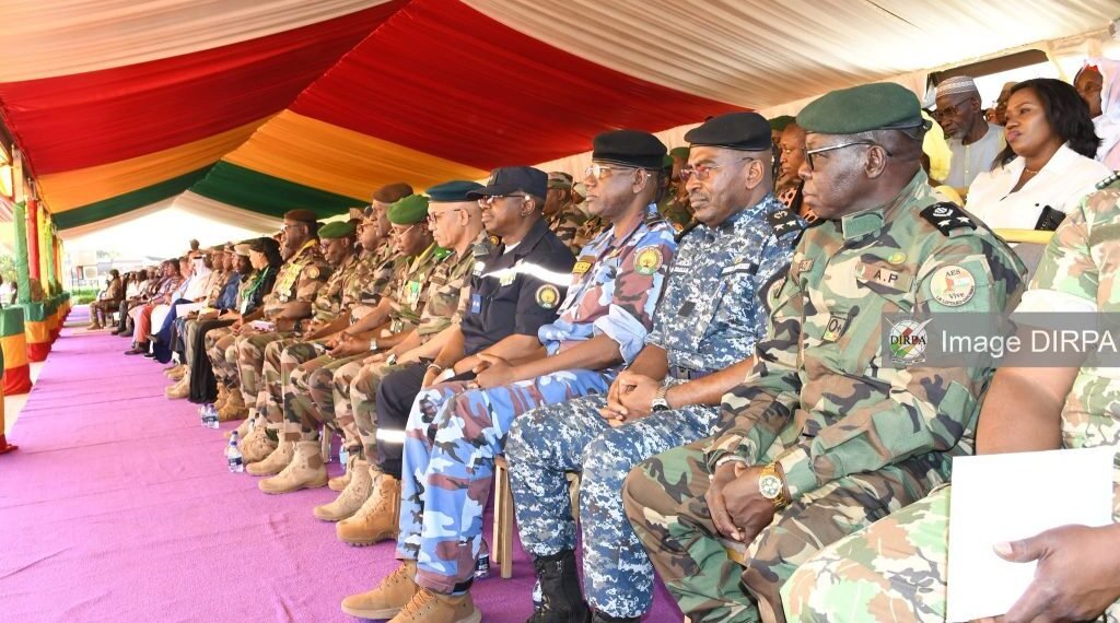 Région Militaire N° 01 – GAO : La mutuelle de l’Armée de Terre offre 692 kits scolaires aux orphelins des Forces de Défense et de Sécurité​