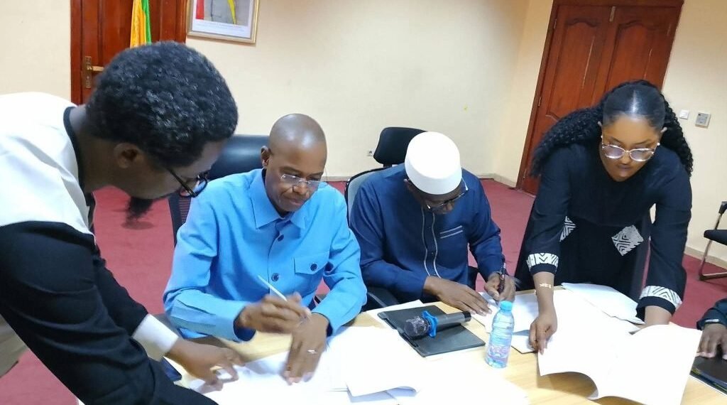 Mines : OFFRIR AUX INVESTISSEURS UN CADRE LEGISLATIF ET REGLEMENTAIRE TRANSPARENT, ATTRACTIF ET SECURISE​