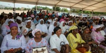 Mois de la Solidarité et de la lutte contre l’exclusion : La ministre Assa Badiallo TOURE et les femmes des OPS aux côtés de 220 personnes vulnérables​