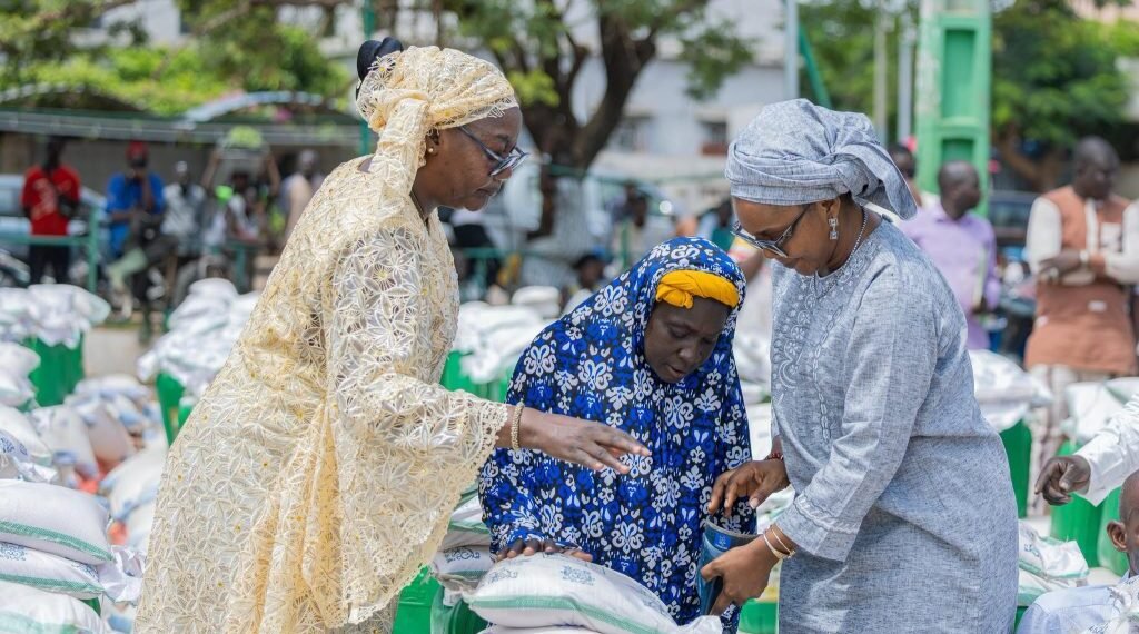 Mois de la Solidarité et de la Lutte contre l’Exclusion : 800 kits alimentaires distribués aux personnes vulnérables de Bamako, rive gauche du Djoliba