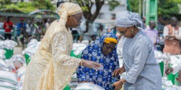 Mois de la Solidarité et de la Lutte contre l’Exclusion : 800 kits alimentaires distribués aux personnes vulnérables de Bamako, rive gauche du Djoliba​